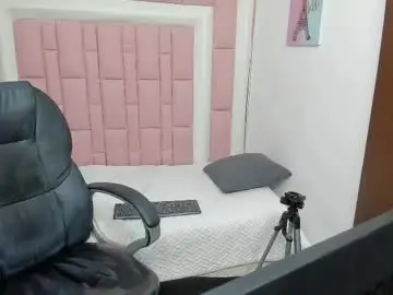 Chaturbate Live Sex Cam of iancute_