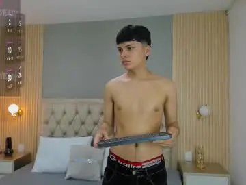 Chaturbate Best live sex cam show of maxii18_