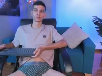 Chaturbate Free Live Porn of aaron_whitee