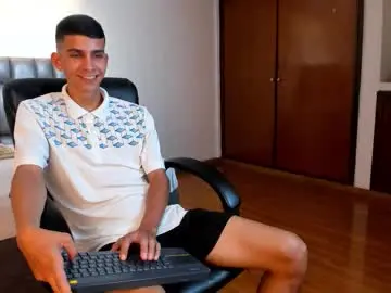 Chaturbate Watch Live Sex Cams of aaron_whitee