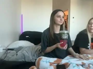 Chaturbate Live Sex Cam of lilybrown07