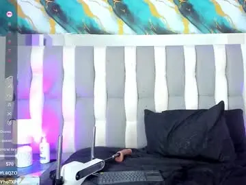 Chaturbate Live Sex Cam of isadiazz