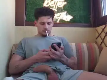 Chaturbate Live Sex Cam of roberto_twink1