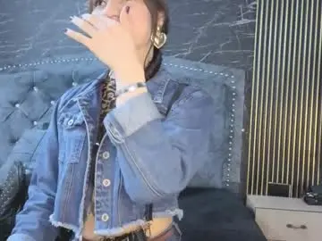 Chaturbate Live Sex Cam of diosaa_golden