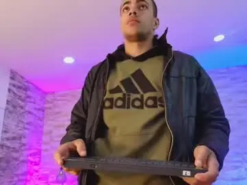 Chaturbate Best live sex cam show of patrick_senova