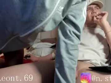 Chaturbate Live Sex Cam of logantwink18