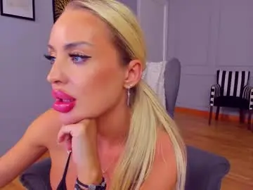Chaturbate Live Sex Cam of awww_ella