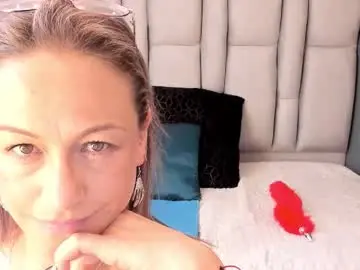 Chaturbate Live Sex of charlot_milf