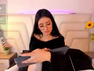 Chaturbate Live Sex Cam of evangeelin_hills