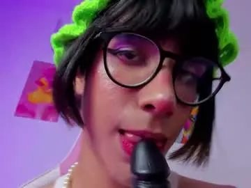 Chaturbate Live Sex of madeline_21