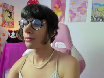 Chaturbate Free Live Porn of madeline_21