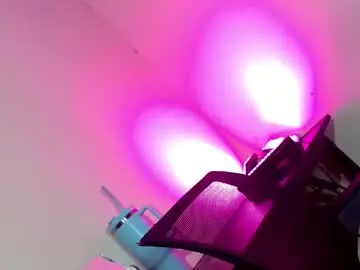 Chaturbate Live Sex Cam of sexyhotbabe18