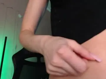 Chaturbate Live Sex Cam of sweet_lil_thing
