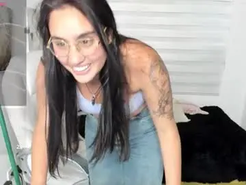 Chaturbate Live Sex Cam of caroline_rodriguez_9