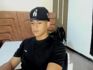 Chaturbate Live Sex Cam of mathy_robert