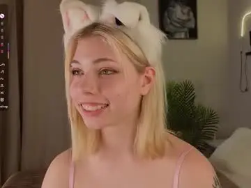 Chaturbate Live Sex Cam of falinegelling