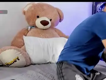 Chaturbate Live Sex Cam of boyc02_