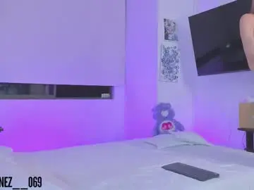 Chaturbate Live Sex Cam of chloe__daviss