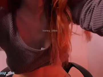 Chaturbate Live Sex Cam of honey_bitee