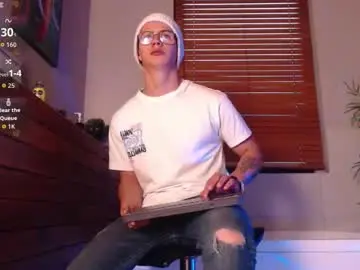 Chaturbate Watch Live Sex Cams of brandon_starkk