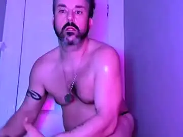 Chaturbate Nude Webcam of hungitalian40