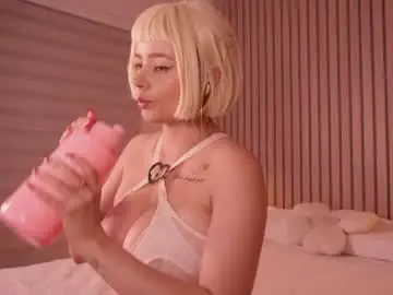 Chaturbate Live Sex Cam of bella_adams_