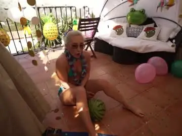 Chaturbate Nude Webcam of hannahjames710