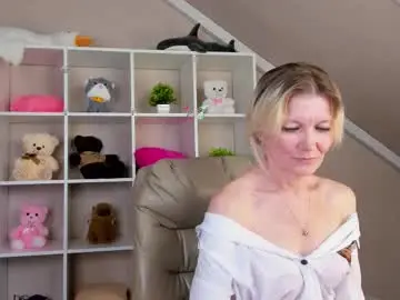 Chaturbate Watch Live Sex Cams of julie_lucasss