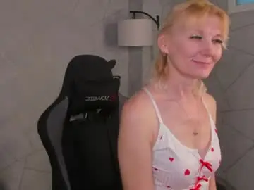 Chaturbate Live Sex Cam of julie_lucasss