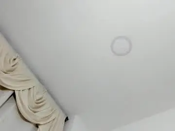 Chaturbate Live Sex Cam of sarita_loven