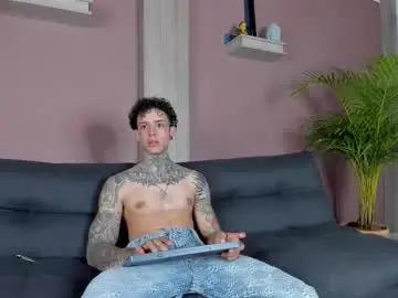 Chaturbate Live Sex Cam of aron_ford