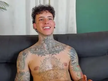 Chaturbate Sex Cam of aron_ford