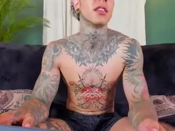 Chaturbate Live Sex Cam of aron_ford