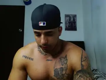 Chaturbate Nude Webcam of darius_phoenix