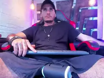 Chaturbate Live Sex Cam of axell_cross2