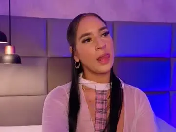 Chaturbate Live Sex Cam of emily_luve