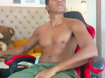 Chaturbate Live Sex Cam of noah_sthone