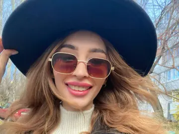 Cherry Adult Webcam of irenehabibi