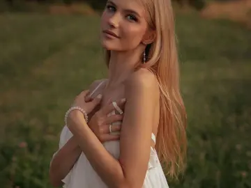 Cherry Live Porn of chloelens