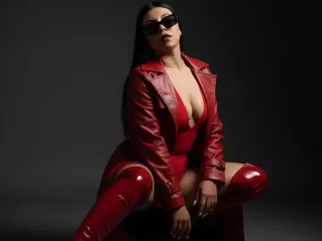 Imlive Live Sex Cam of KikiJolie