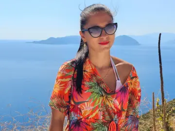 Imlive Free Porn Cam of HeavenQueenMini