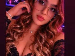 Myfreecams Sex Cam of Adele_cruzz