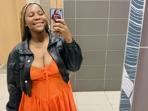 Myfreecams Adult Webcam of Sweetass002