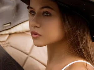 Myfreecams Sex Cam of BELLA_ROSEMAR