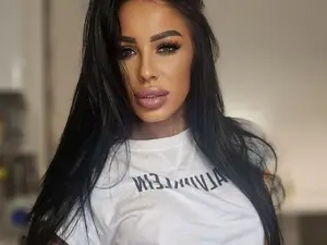 Myfreecams Adult Webcam of AnyssyaHoot