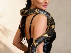 Myfreecams Sex Cam of Selena_Vixen