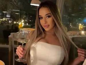 Myfreecams Nude Webcam of LexxySelena