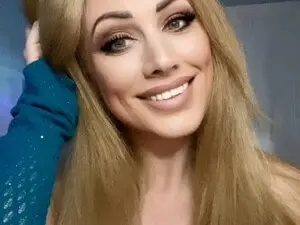 Myfreecams Live Sex Cam of Cassie_Hart