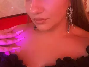 Myfreecams Watch Live Sex Cams of SophieLuxe