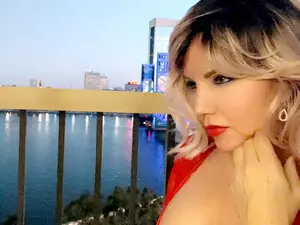 Myfreecams Adult Webcam of Cougarbarbie